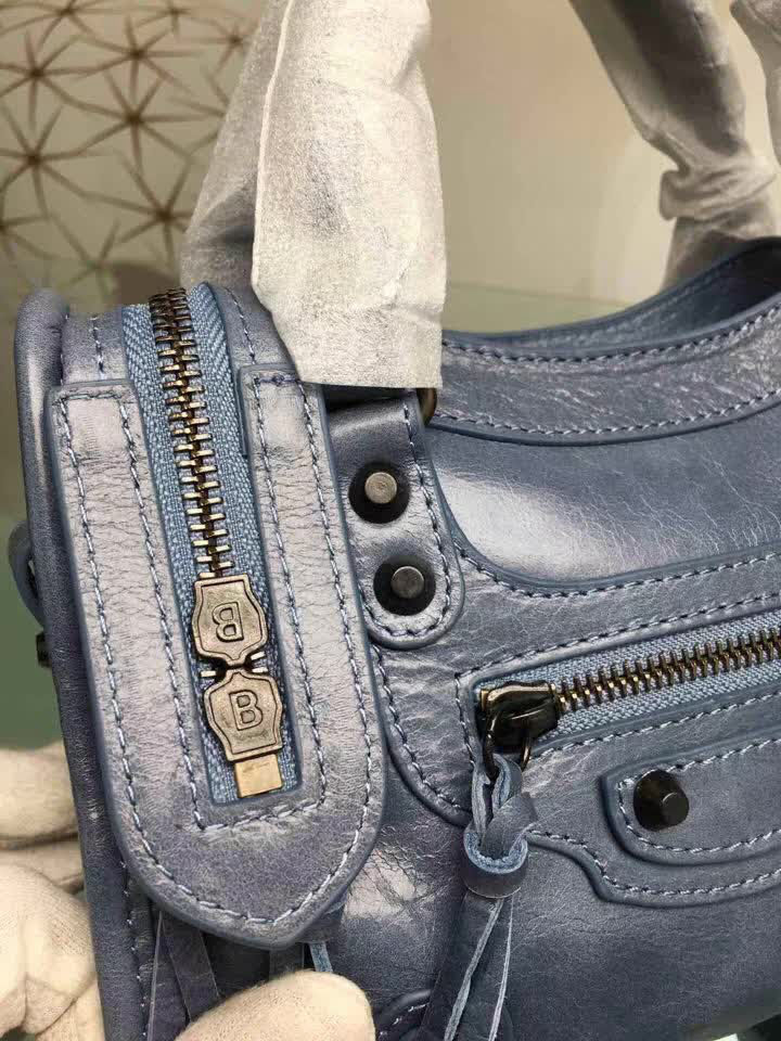 BALENCIAG巴黎世家 經典款 義大利進口原版油蠟頭層牛皮 古銅釘黑色 時尚百搭 手提肩背斜挎包  BL1307